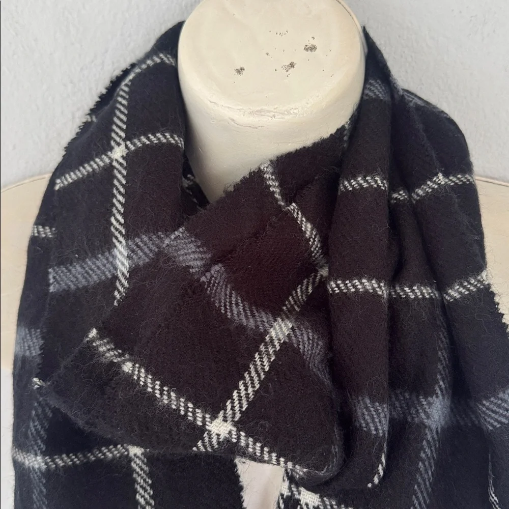 Black and white plaid print fringe trim winter scarf one size
